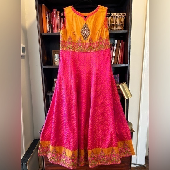 Handmade Indian Sakshi Gown | Size Large - Picture 1 of 10